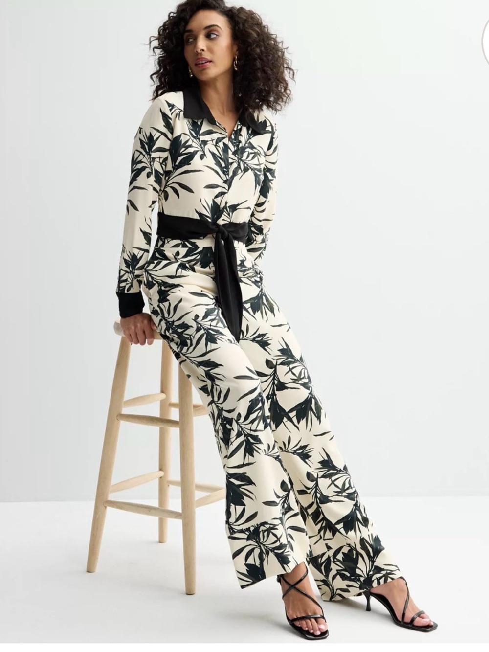 NWT bebe Black & Cream Botanical Print SET